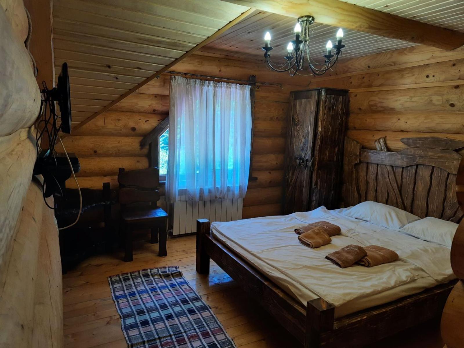 Hotel Berloga-Sinevir Synevyrs'ka Polyana Bilik gambar